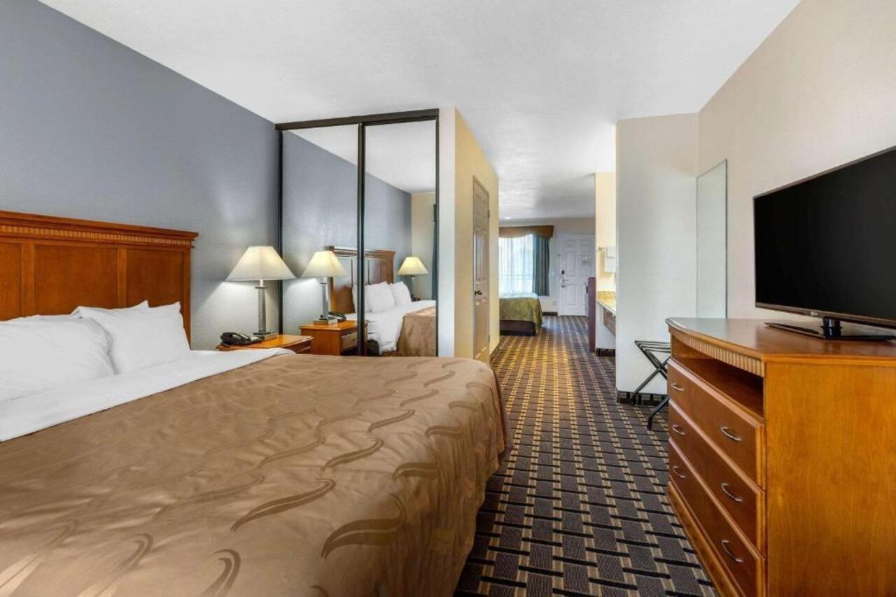 Quality Inn & Suites Huntington Beach Extérieur photo