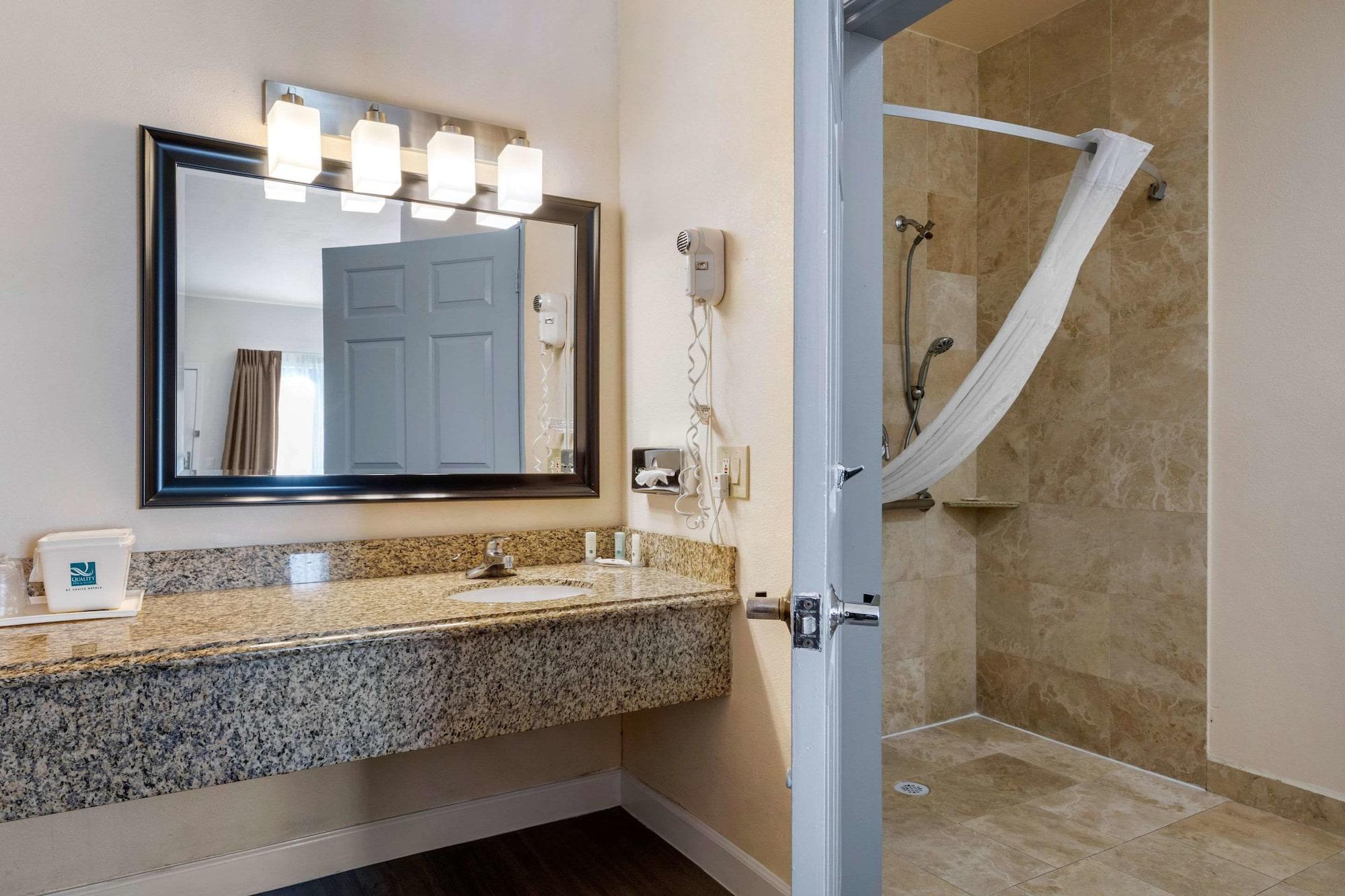 Quality Inn & Suites Huntington Beach Extérieur photo