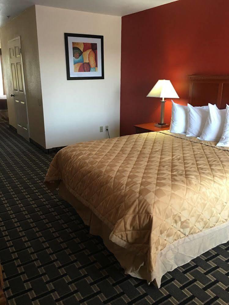 Quality Inn & Suites Huntington Beach Extérieur photo