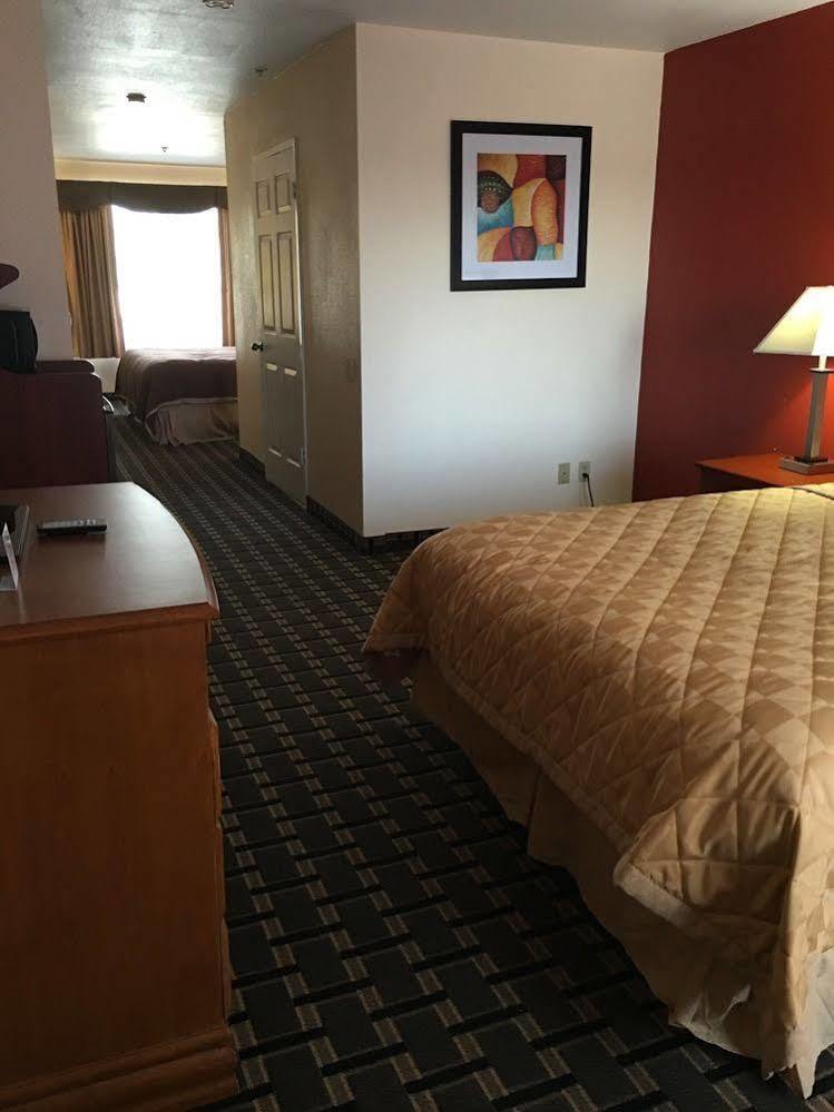 Quality Inn & Suites Huntington Beach Extérieur photo