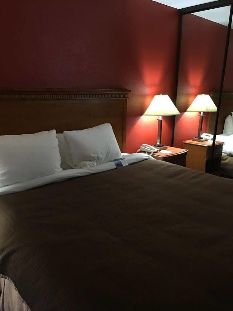 Quality Inn & Suites Huntington Beach Extérieur photo