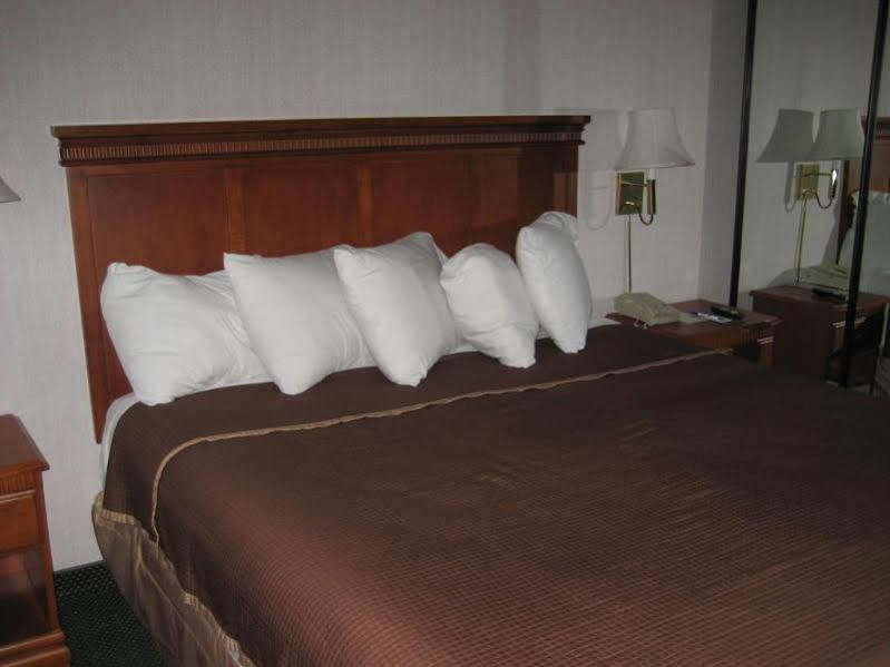Quality Inn & Suites Huntington Beach Extérieur photo