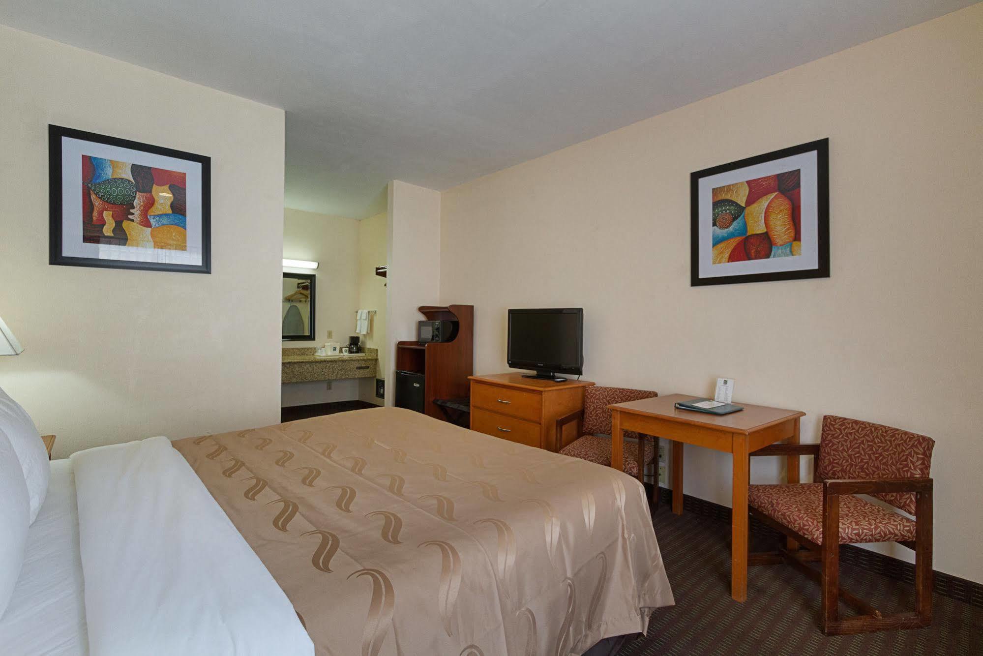 Quality Inn & Suites Huntington Beach Extérieur photo