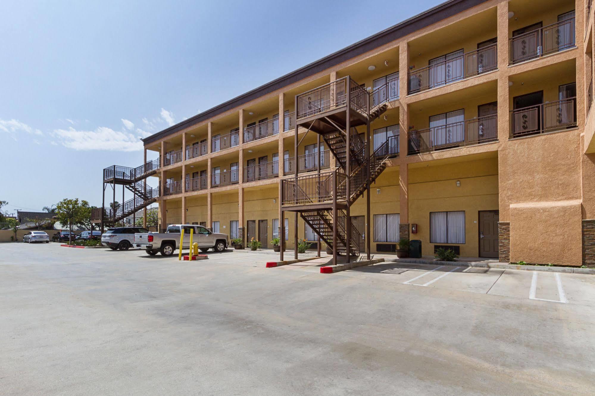 Quality Inn & Suites Huntington Beach Extérieur photo