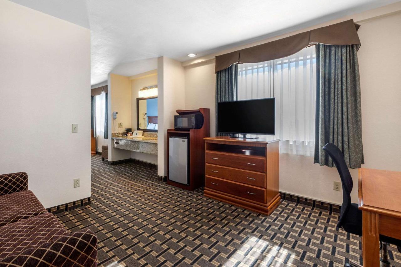 Quality Inn & Suites Huntington Beach Extérieur photo