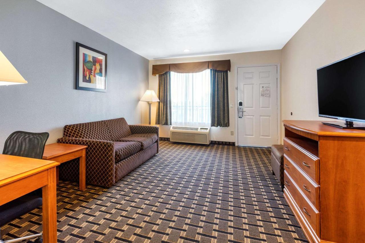 Quality Inn & Suites Huntington Beach Extérieur photo