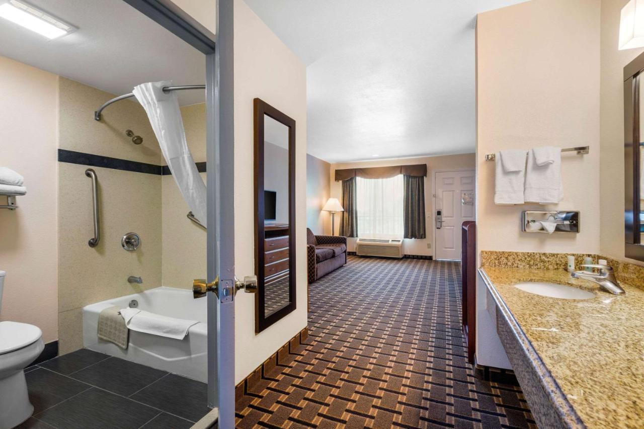 Quality Inn & Suites Huntington Beach Extérieur photo